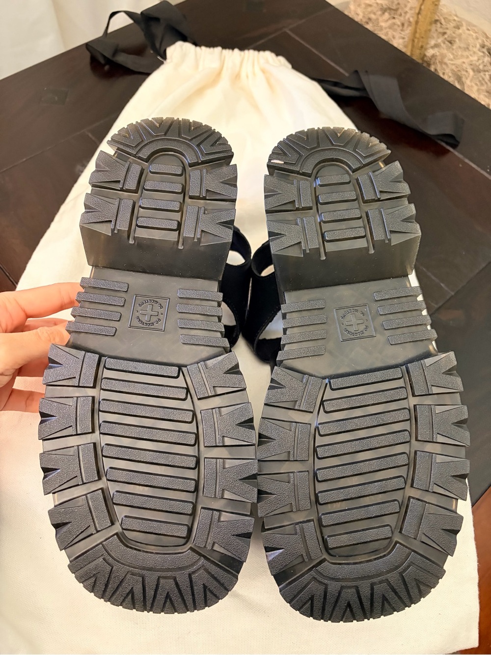 Dr. Martens Mattison 3S black leather sandals - Picture 4 of 7